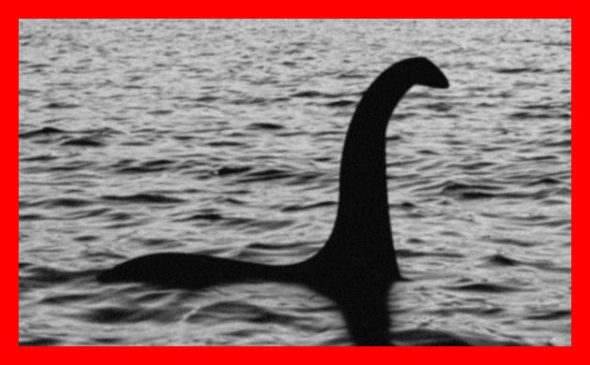  ‘Nessie’ ou le Monstre polymorphe Loch Ness, qui sème la terreur en Ecosse. Dépeint par un chirurgien et photographe amateur londonien comme une créature marine, au corps semblable à celui d’un long "serpent" énorme émergeant des eaux. The Bridge MAG. Image 