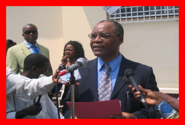Conférence de presse. Retour sur image en 2009 : le Dr Dackam en qualité de Représentant du Fonds des Nations Unies pour la population (UNFPA) en République Démocratique du Congo (RDC) The Bridge MAG. Image.