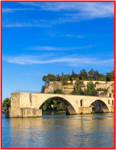 Quel est le problème de l’eau entre la France et la Suisse ? L’historique en bref En termes de gestion des ressources en eau, la France et la Suisse travailleraient en collaboration, car le Rhône en France et en Suisse se dirige vers l’Ouest en direction du lac Léman et du Sud-Est de la France avant de se jeter dans la mer Méditerranée. La Suisse peut être considérée comme le cœur qui fournit de l’oxygène aux régions d’Europe car : Selon Thomas San Marco, directeur des ressources en eau de la Compagnie nationale du Rhône (CNR), qui gère l’hydroélectricité, le transport et l’irrigation agricole avec le fleuve pour l’État français, le Rhône « est essentiel pour l’économie de la région, du pays et de l’Europe dans son ensemble ». D'où l'importance pour la France d'entretenir de bonnes relations avec la Suisse en raison de la vitalité et des quantités d'eau potable qu'elle fournit à l'Europe Occidentale et par extension à l'échelle mondiale. The Bridge MAG. Image 