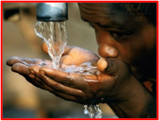 Votre droit de savoir. Votre droit de savoir implique savoir que votre accès à l’eau potable est un droit humain fondamental et plus encore…En 2010, les Nations Unies reconnaissent que « le droit à l’eau potable et à l’assainissement est un droit fondamental, essentiel à la pleine jouissance de la vie et à l’exercice de tous les droits de l’homme » Il n'est pas non plus étonnant que les Nations Unies aient été promptes à l'insérer dans leur charte en tant que droit humain fondamental et basique et qu'elle stipule dans un rapport le plus récent en date, le 28 juin 2024 que : Chaque jour, les humains DOIVENT consommer une certaine quantité d'eau pour survivre. ‘L'Assemblée a reconnu le droit de chaque être humain d'avoir accès à suffisamment d'eau pour ses usages personnels et domestiques, c'est-à-dire entre 50 et 100 litres d'eau par personne et par jour.’ The Bridge MAG. Image 